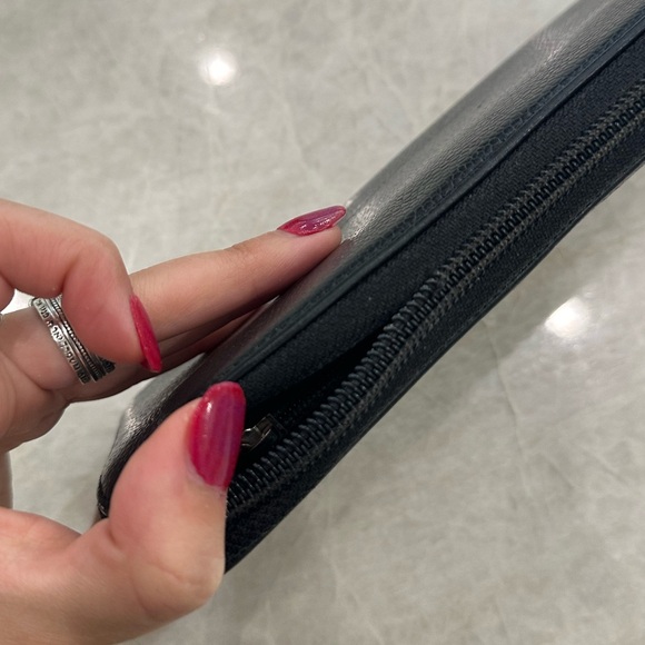 Vintage Chanel Caviar Leather Zippy Wallet - Picture 8 of 16